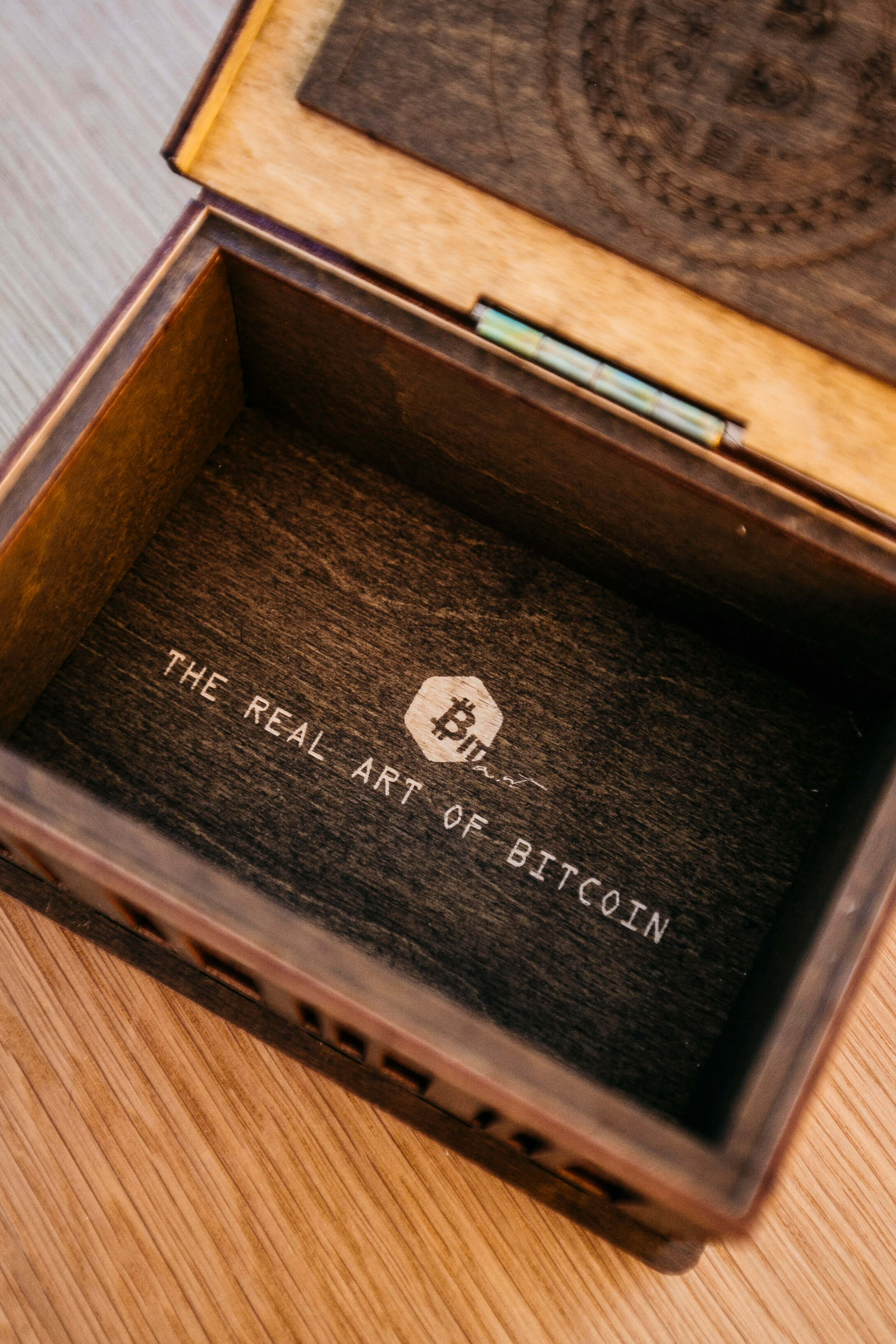 HODL BOX01